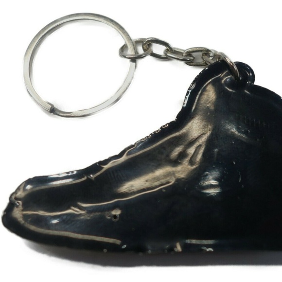 Air Jordan 5 Retro "Oreo" 2D Sneaker Keychain - Picture 2 of 2